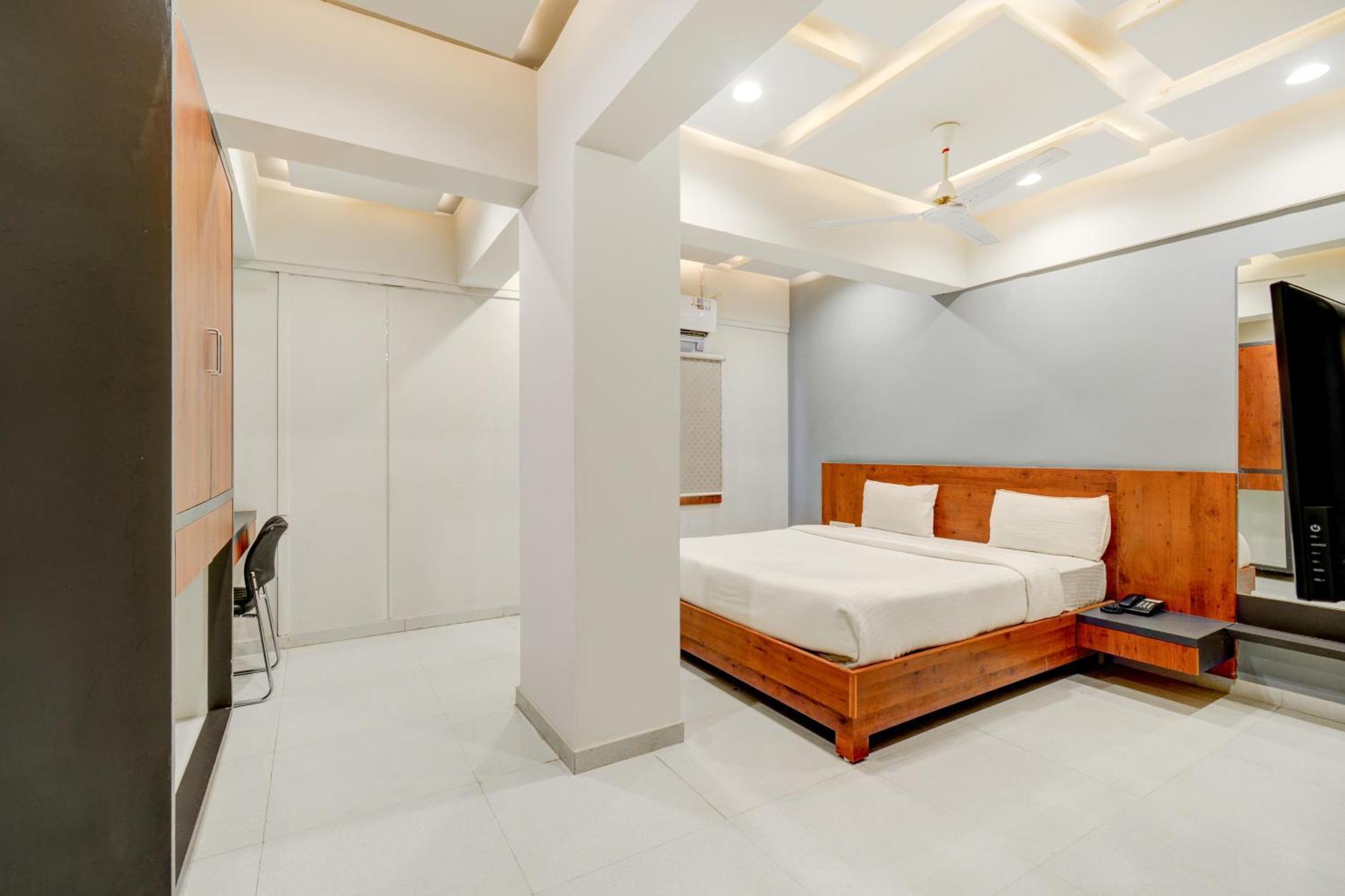 Hotel Desert Inn Tharad Esterno foto