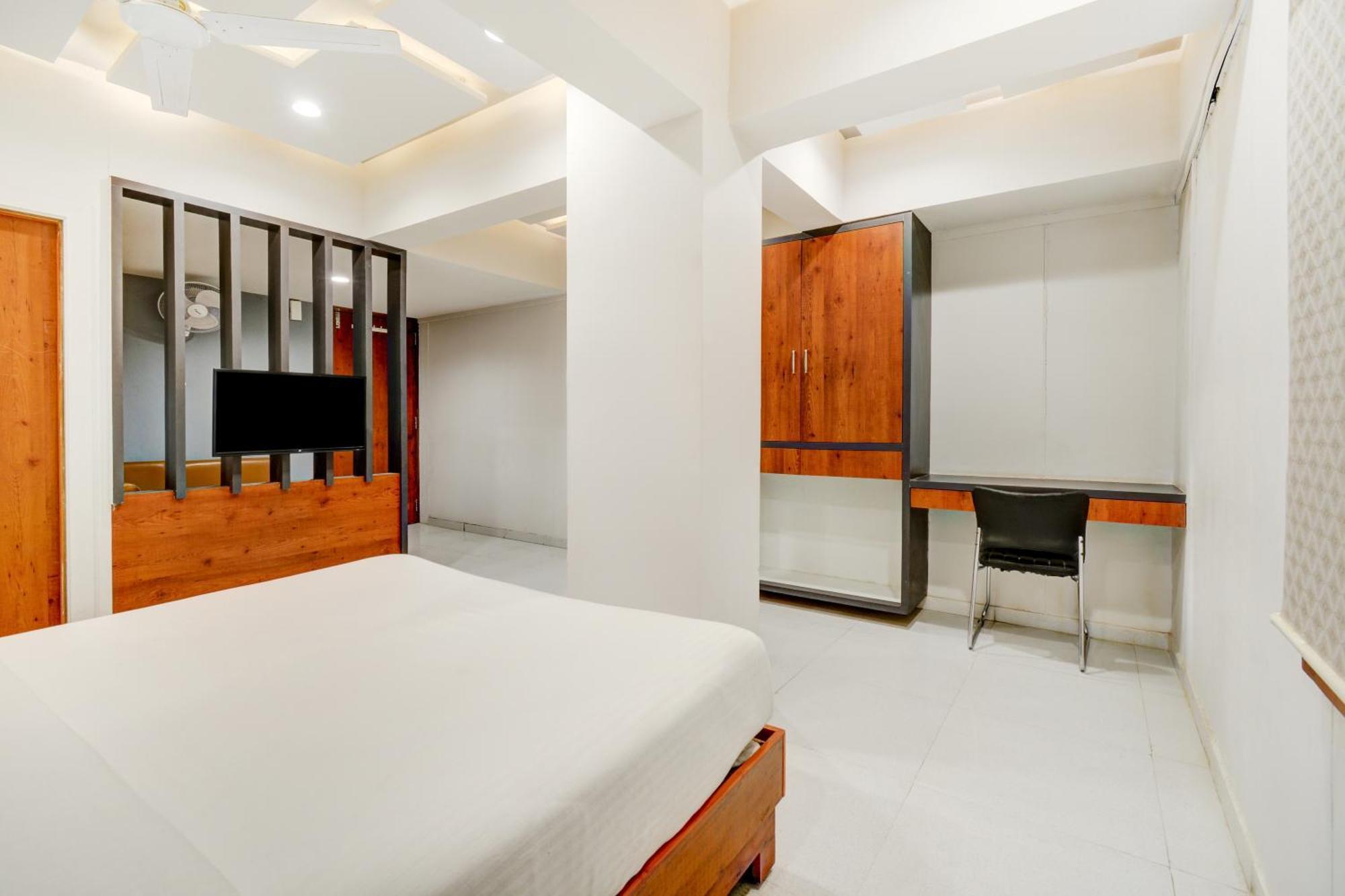 Hotel Desert Inn Tharad Esterno foto