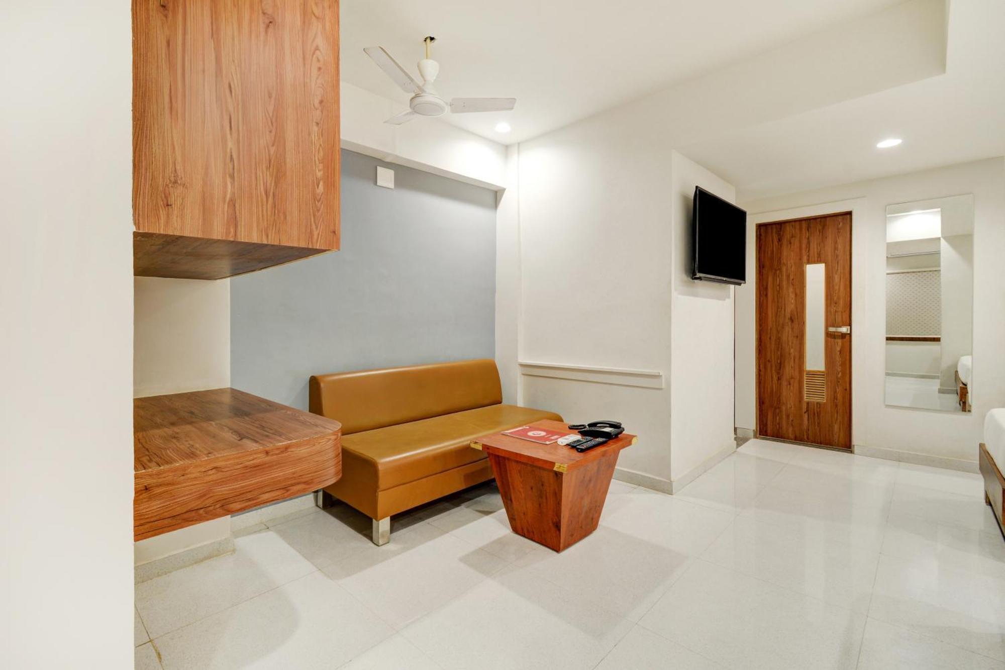 Hotel Desert Inn Tharad Esterno foto