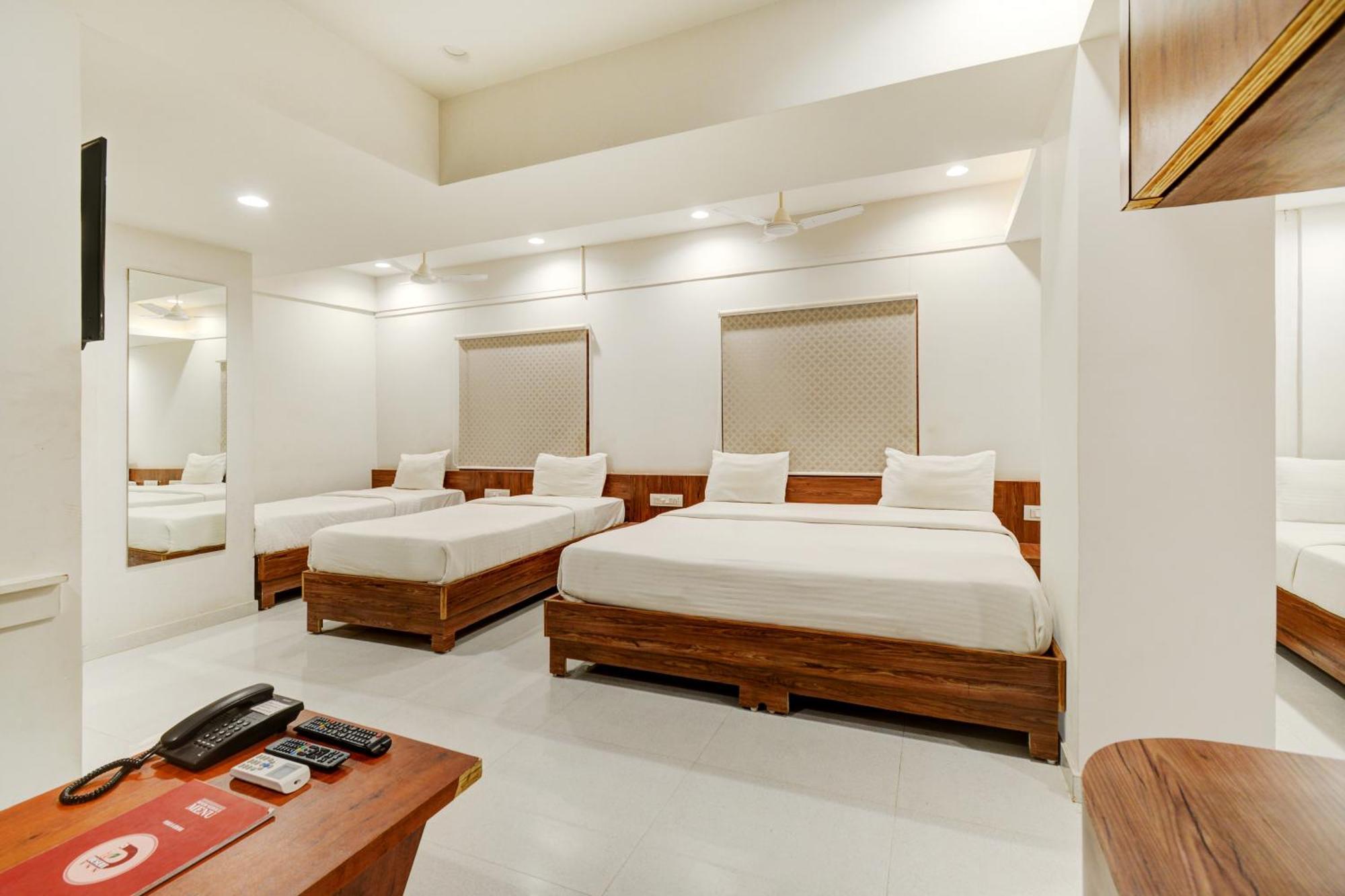 Hotel Desert Inn Tharad Esterno foto