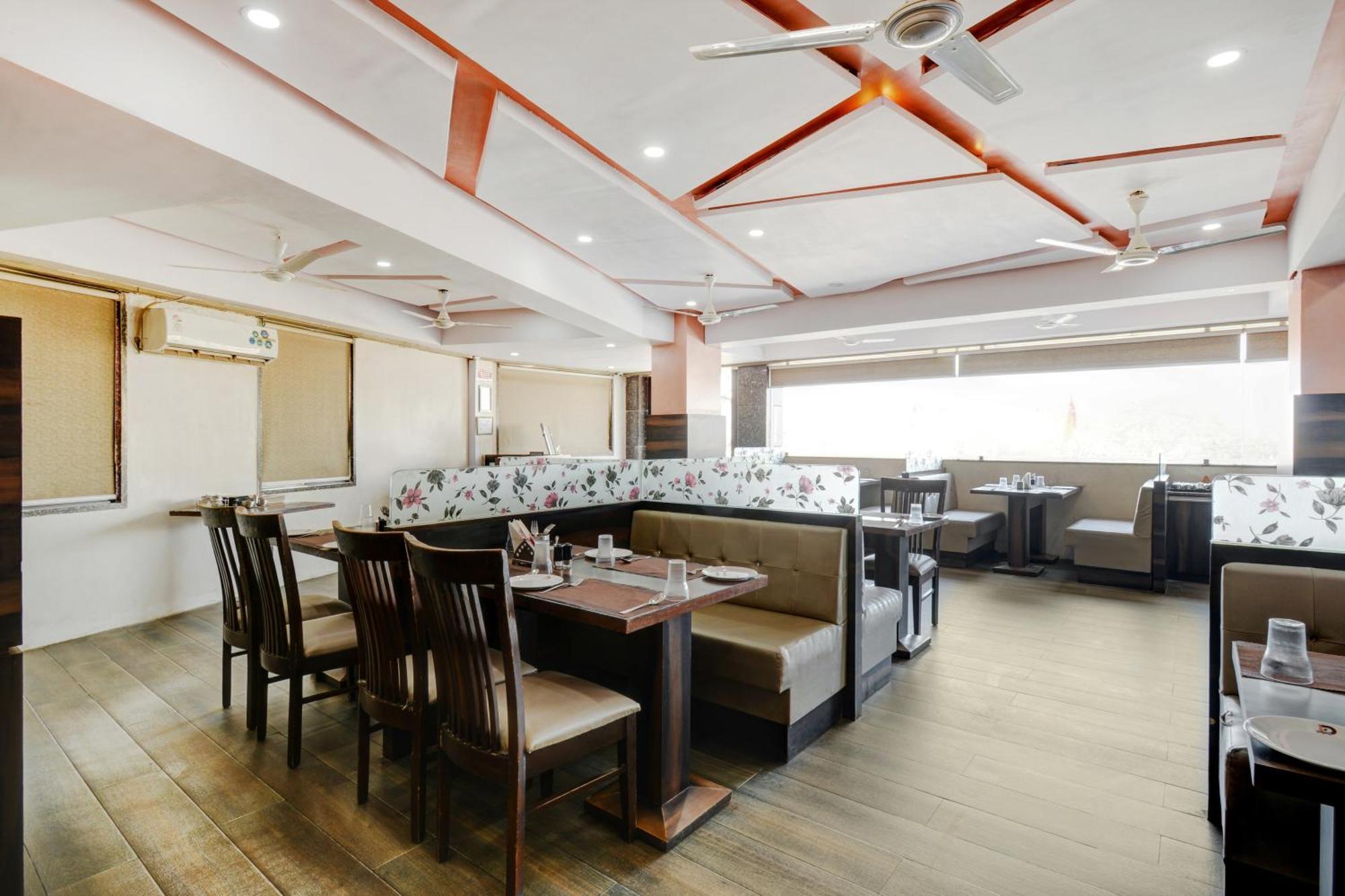 Hotel Desert Inn Tharad Esterno foto