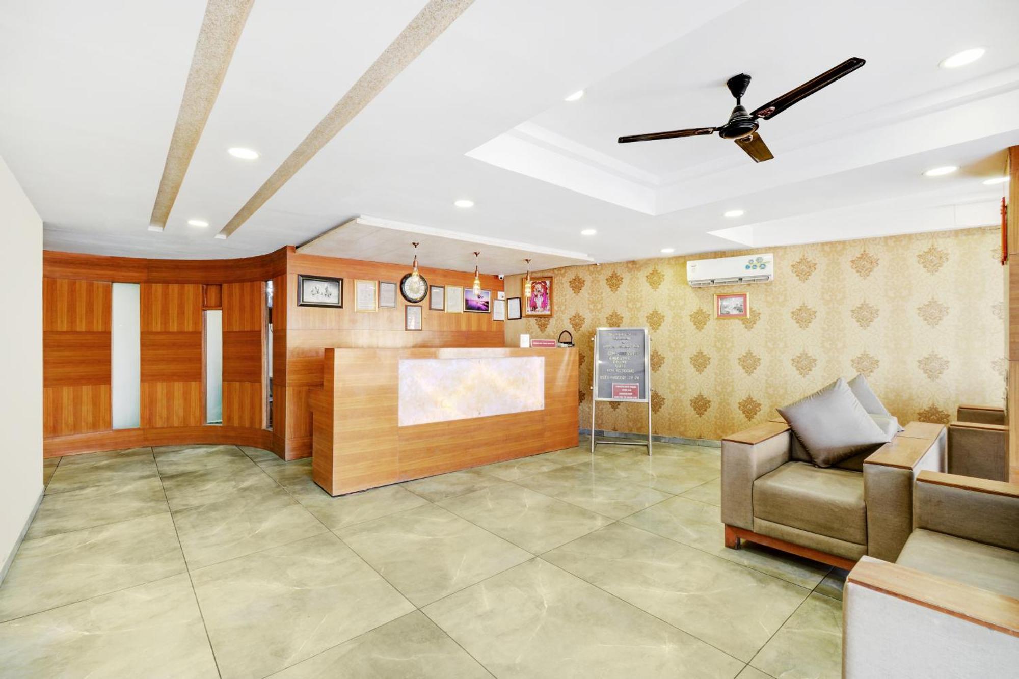 Hotel Desert Inn Tharad Esterno foto