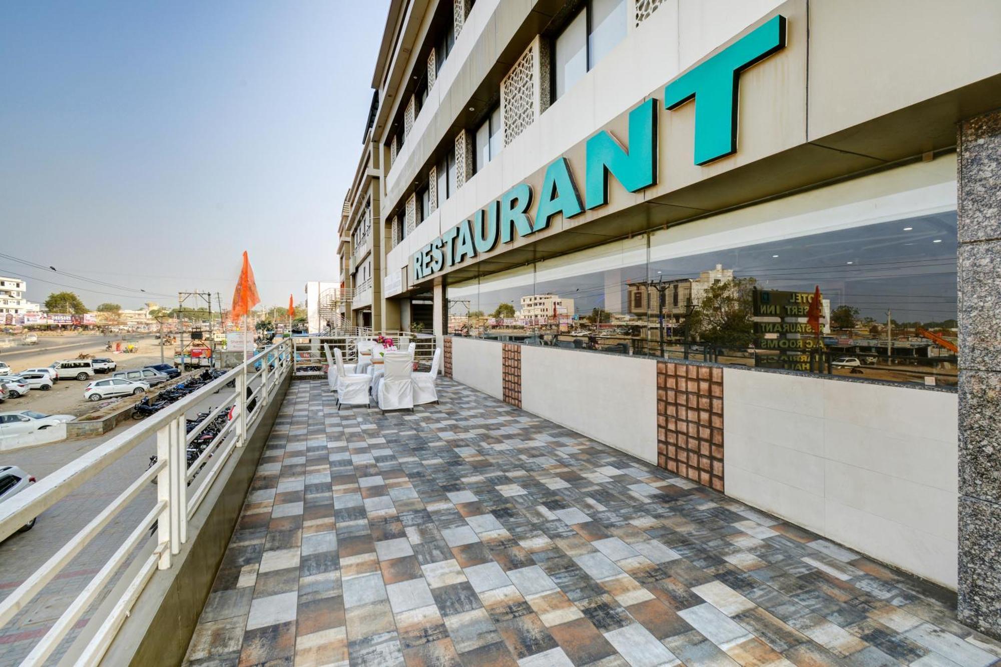 Hotel Desert Inn Tharad Esterno foto