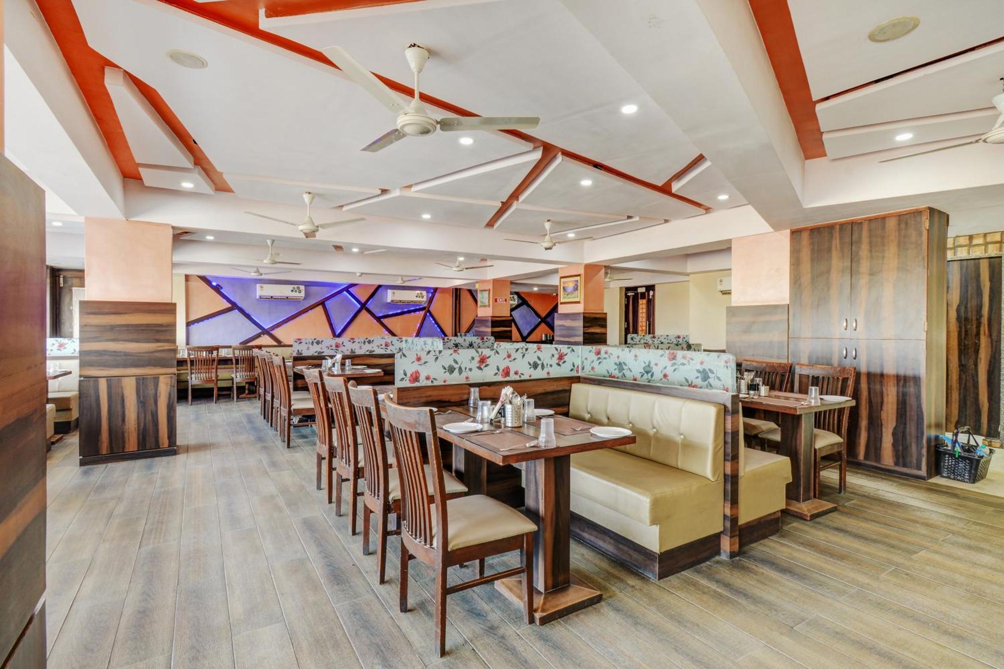 Hotel Desert Inn Tharad Esterno foto