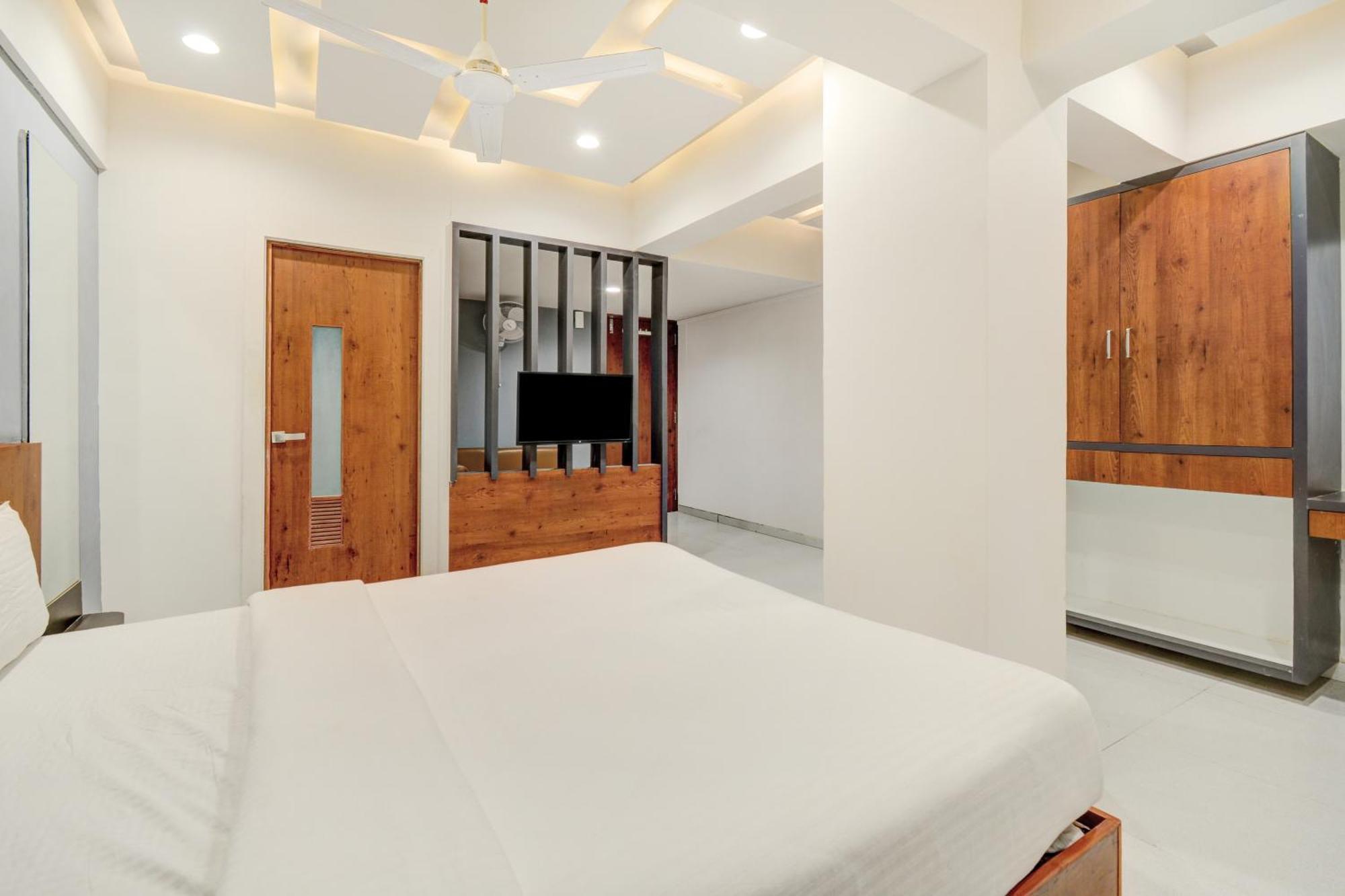 Hotel Desert Inn Tharad Esterno foto